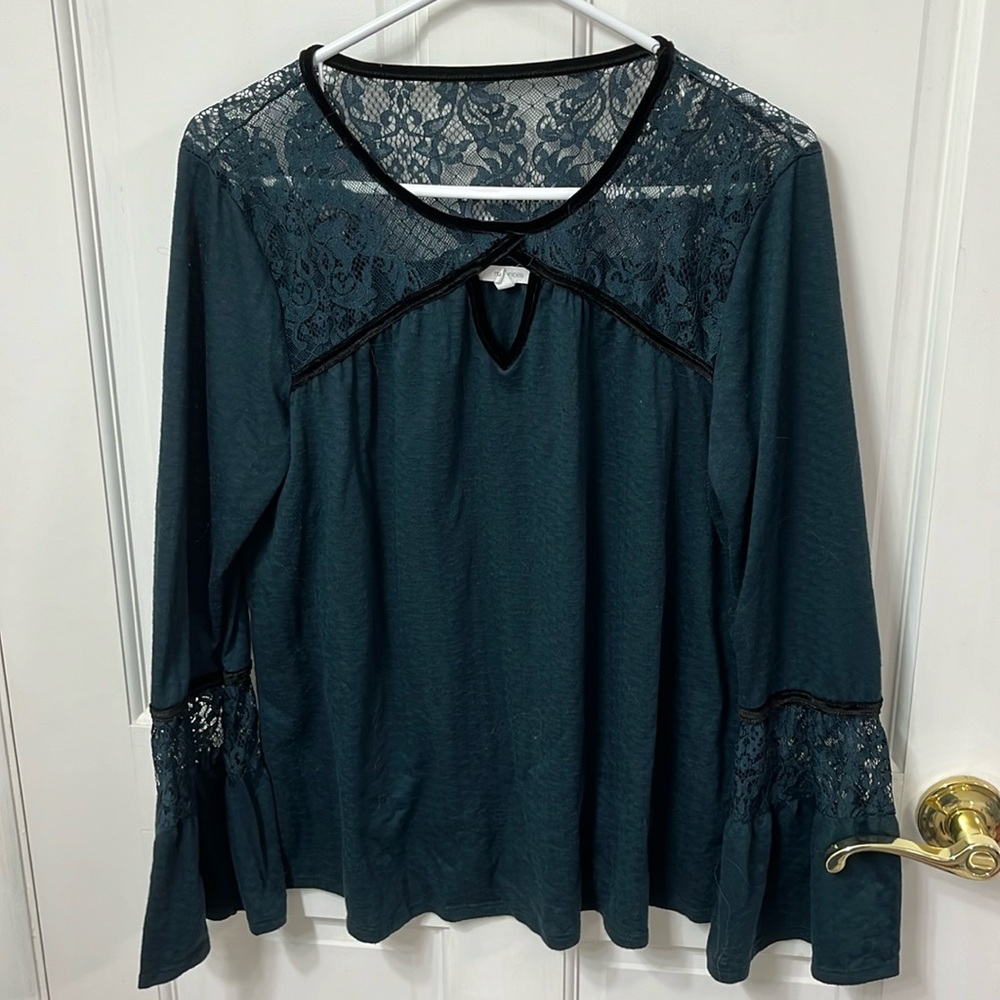 Maurices long sleeved business/formal. Excellent condition.